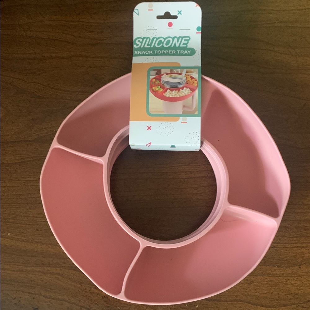 NWOT Ameri Pink Silicone Snack Topper Tray